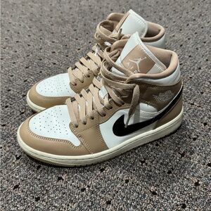 Nike Air Jordan 1 Mid Desert Sail Women's Size 8